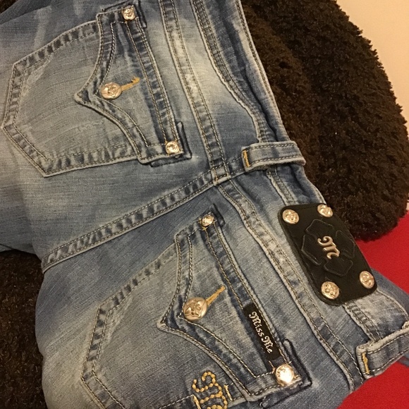 Miss Me Denim - MISS ME BOYFRIEND/ CAPRI SIZE 26 , NEW CONDITION